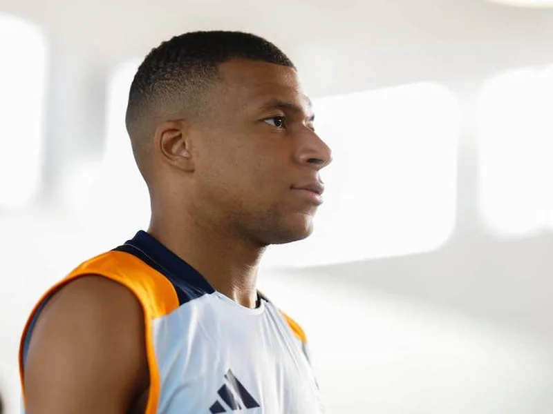 记者：老佛爷手段高超，用一致对外的号召助姆巴佩化解危机